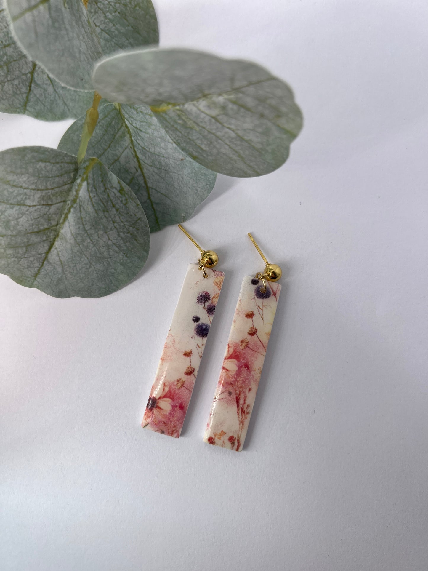 Sodo gėlių auskarai