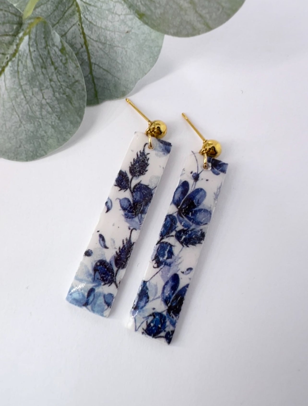 Mėlynų gėlių auskarai