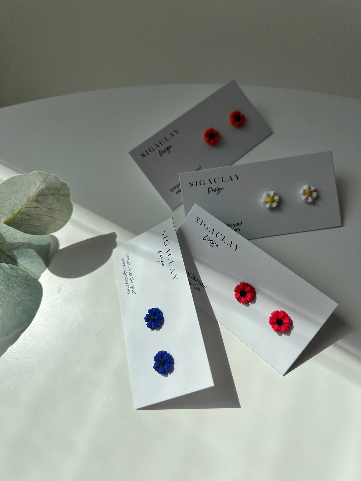 Tamsių Rugiagėlių Mini Auskarai