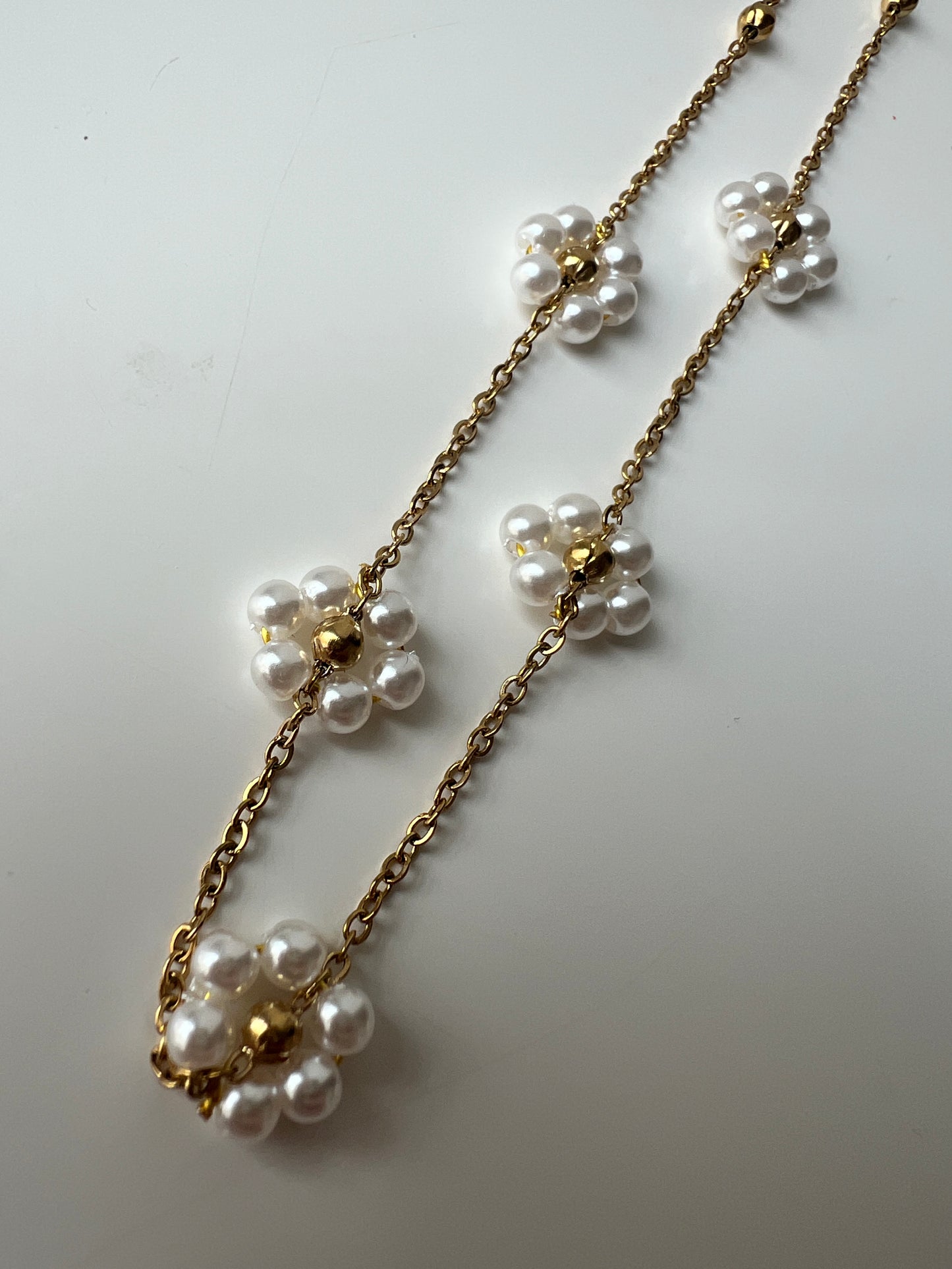 Vėrinys Su Perlų Ramunėlėmis