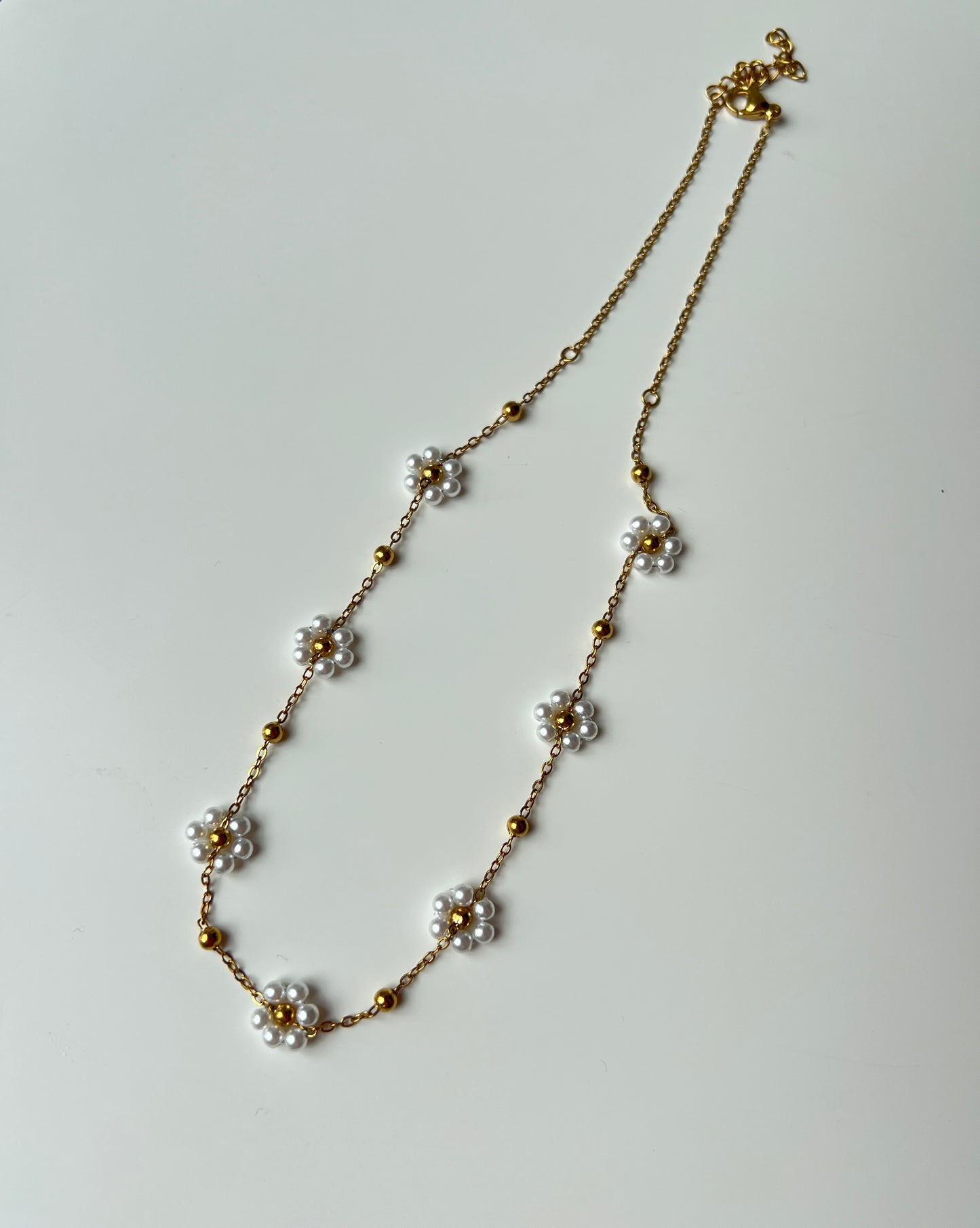 Vėrinys Su Perlų Ramunėlėmis